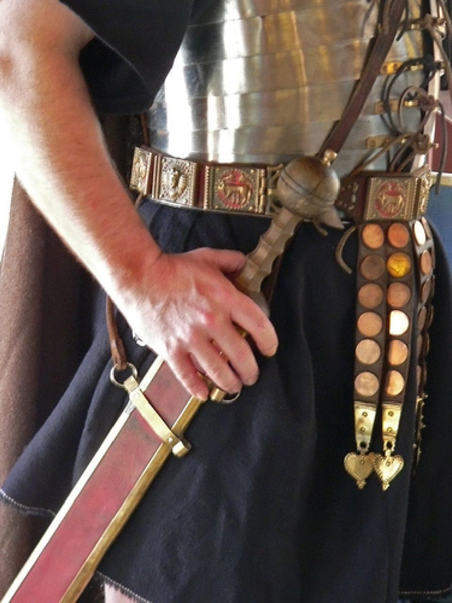 roman-weaponry-legionaries-centurions-weapons-swords-daggers-spears-flails