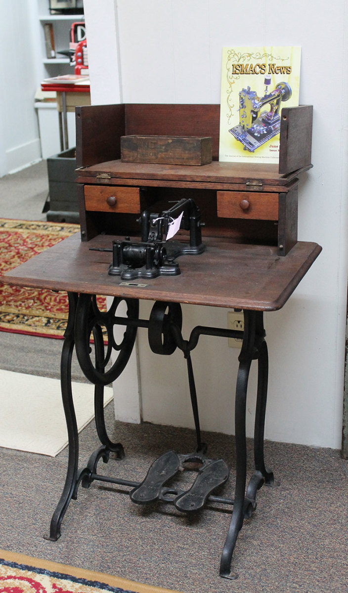 sewing-machines-treadle-cabinets-from-vintage-to-new-models