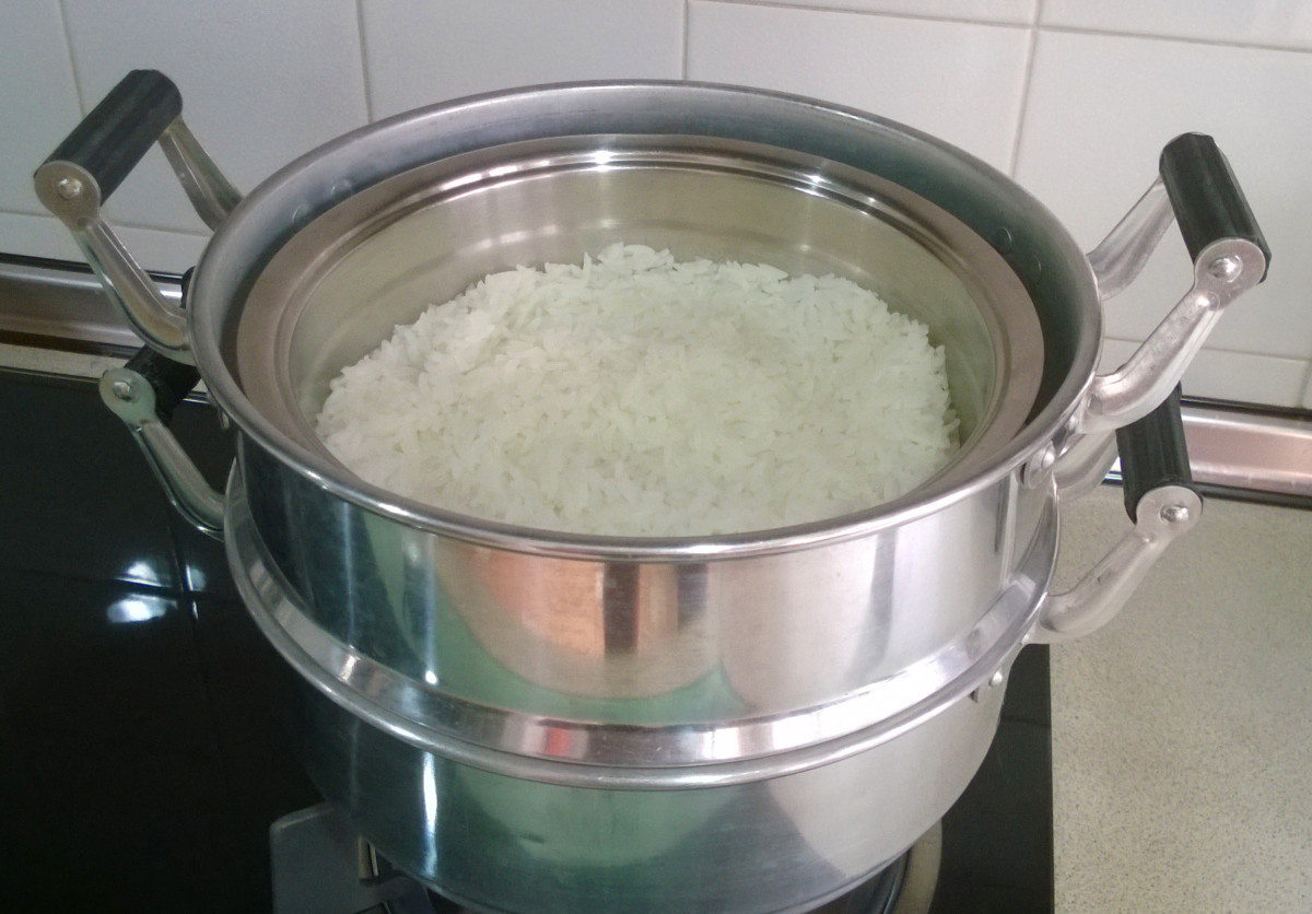 Steam cooking white rice