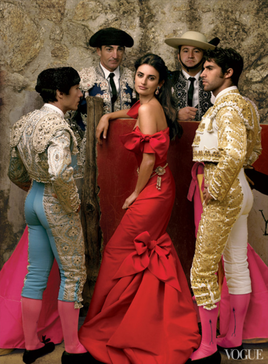 Penelope Cruz in an Oscar de la Renta gown with Spanish bullfighting matadors combining the Old World with the New.