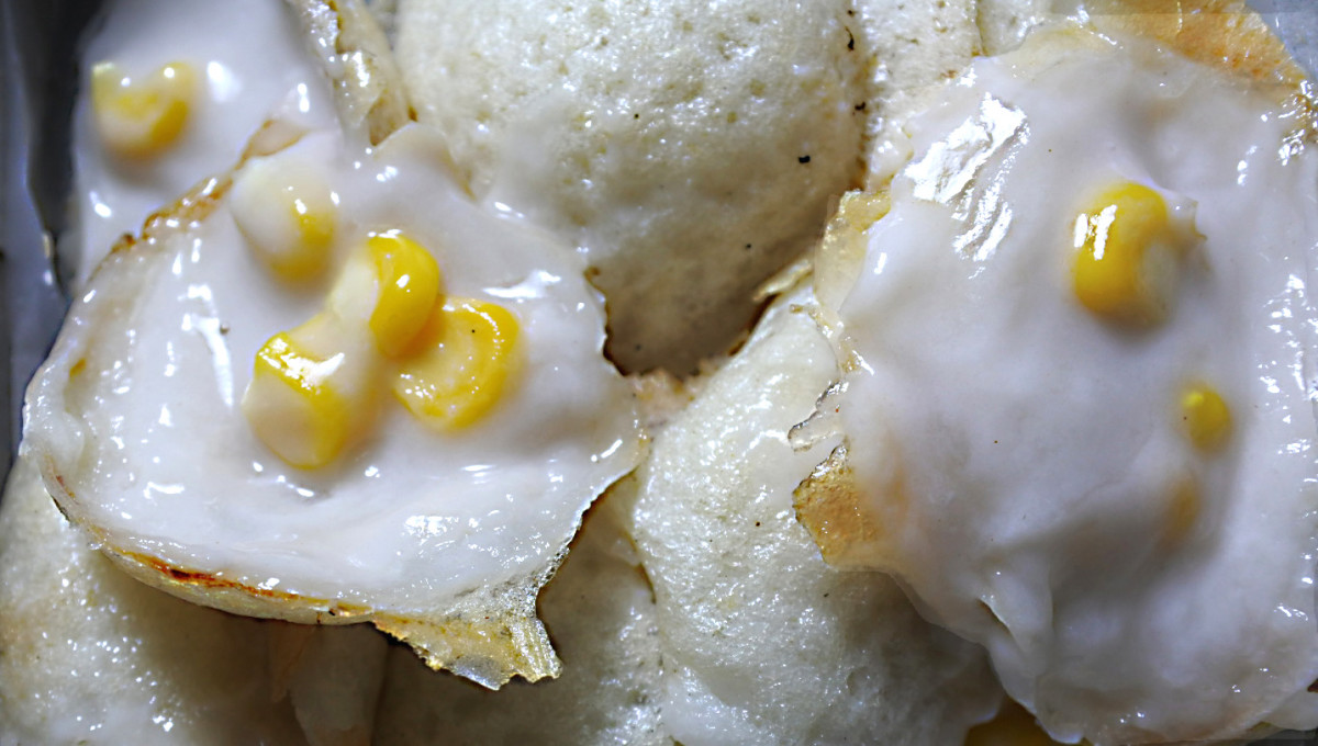 The coconut and rice pudding 'khanom krok'. The sweet corn topping is not strictly necessary, but adds visual attraction and texture. Since first writing this article I have sampled khanom krok many times and itis now my favourite Thai dessert