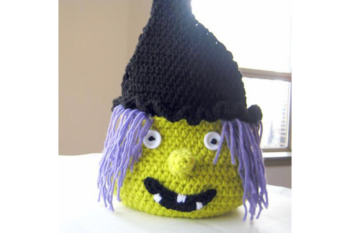 Free crochet pattern amigurumi Halloween witch.