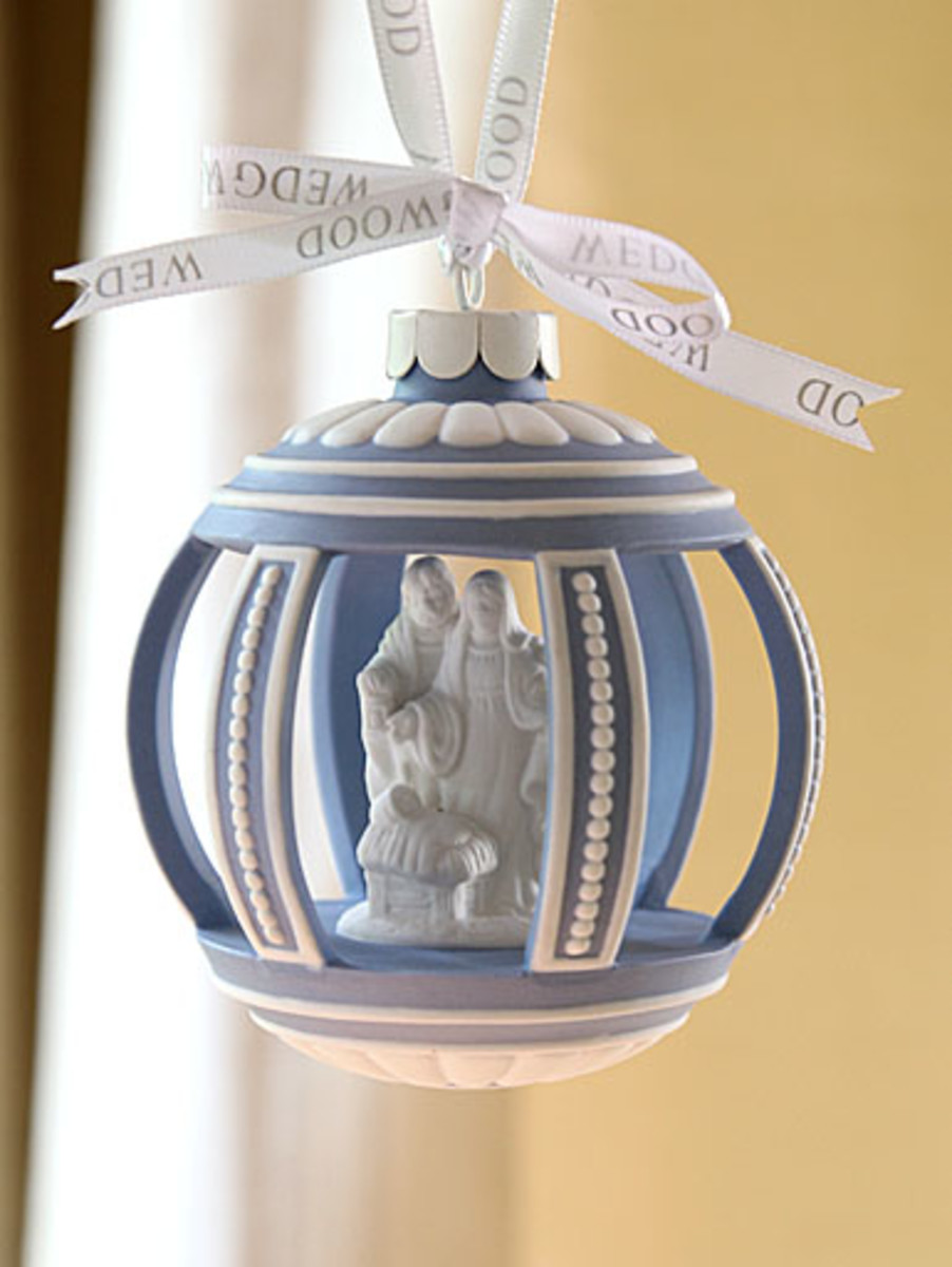 Wedgewood Ornament with Nativity Set