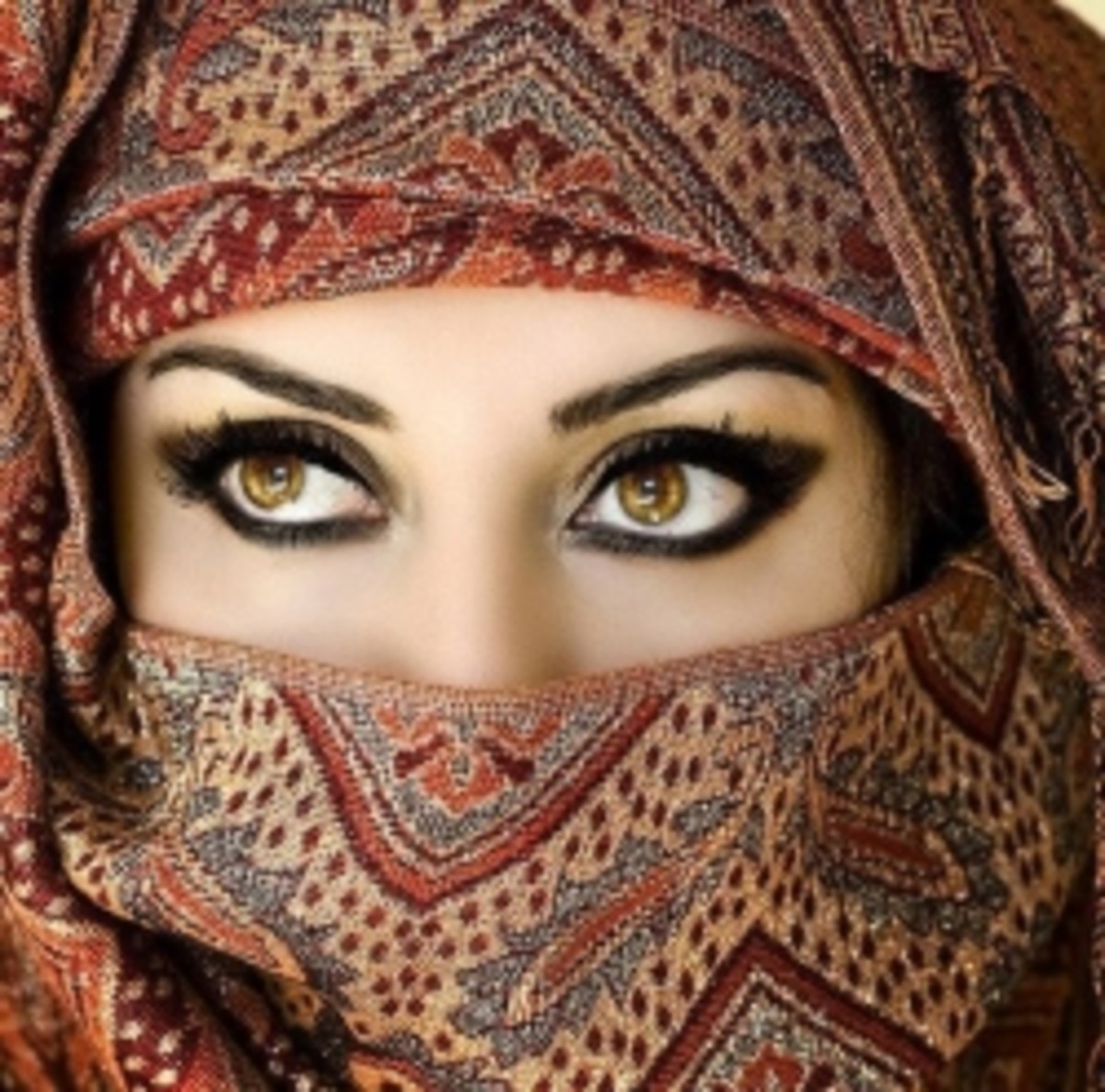 Simple steps to get your Arabian deep smokey eyes