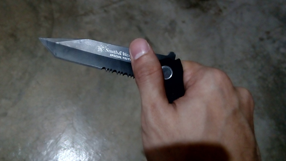 People Explain Why They Are Afraid of Pocket Knives