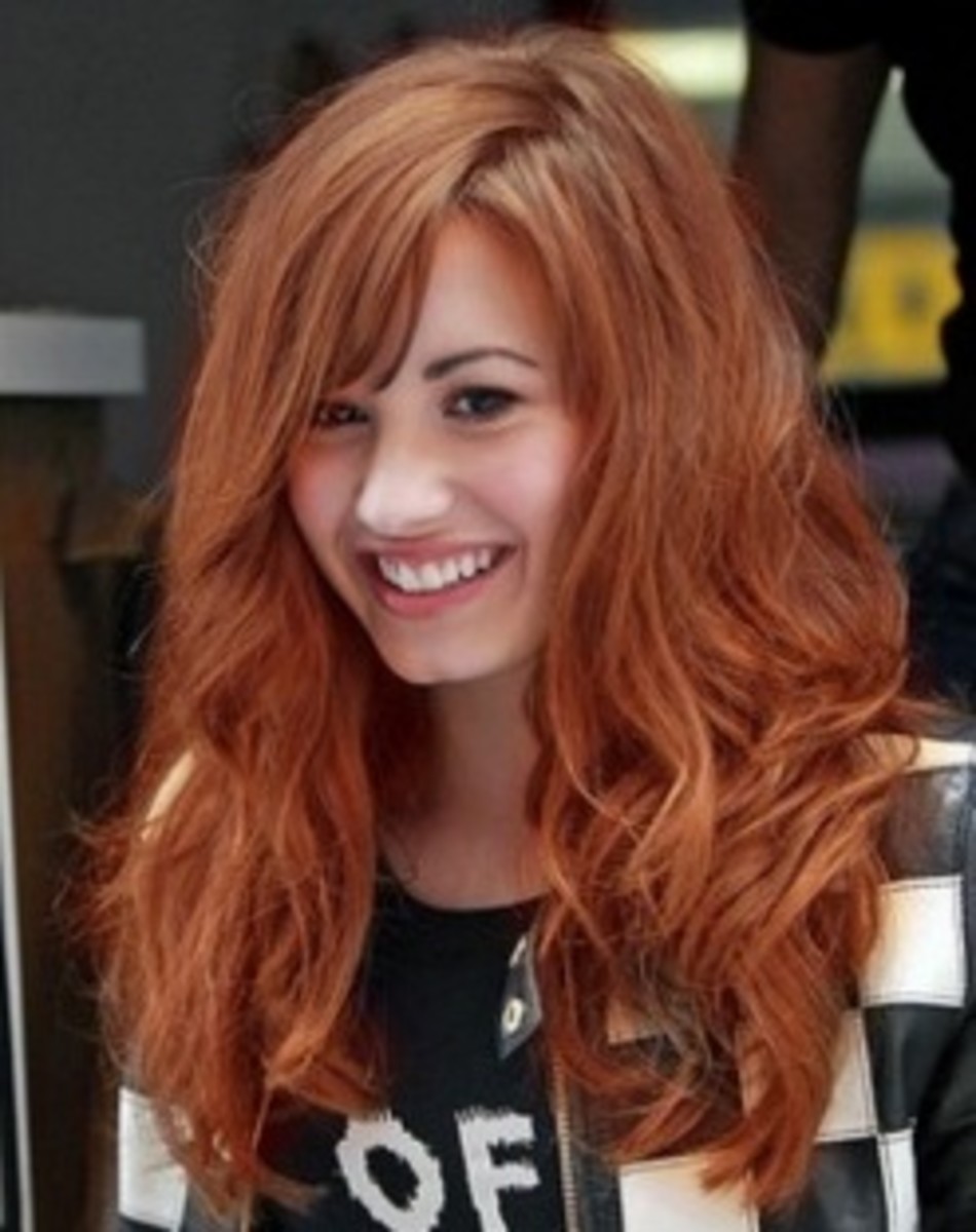 Demi Lovato with Red Hair: Demi Goes Auburn