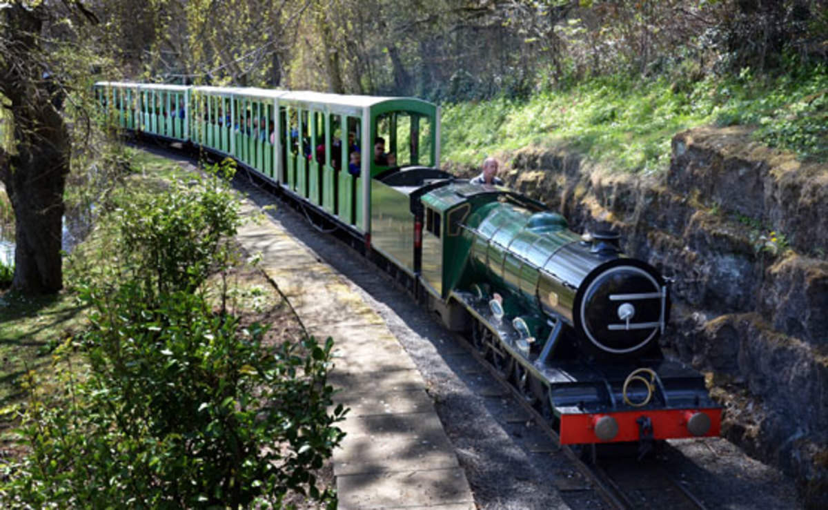 Travel North 18 Scarborough Fair Express Peasholm Park To Scalby travel-north-18-scarborough-fair-express-peasholm-park-to-scalby