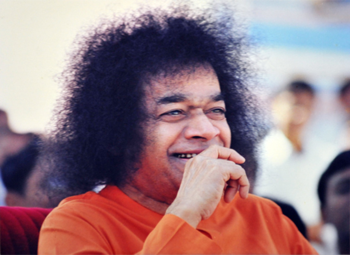 the-rainbow-hues-of-swamis-laughter-sathya-sai-baba-smile