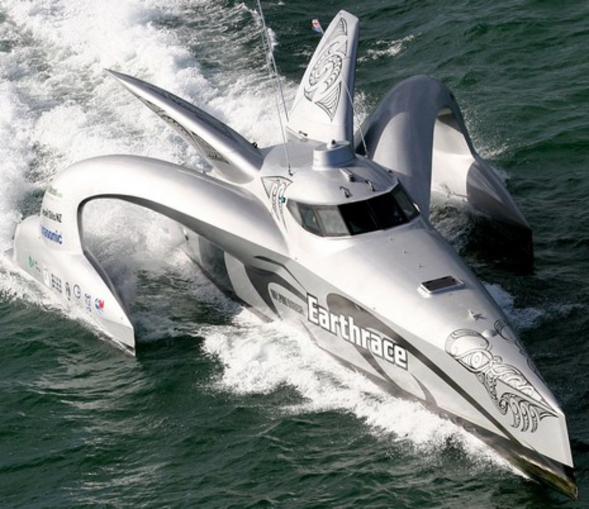 an-alien-look-boat-hold-awards-as-the-fastest-eco-boat-on-earth