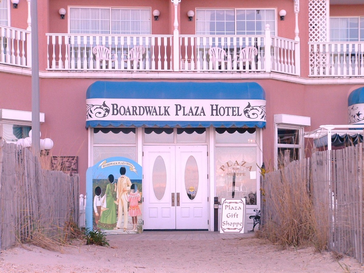 Close-up of boardwalk entrance.