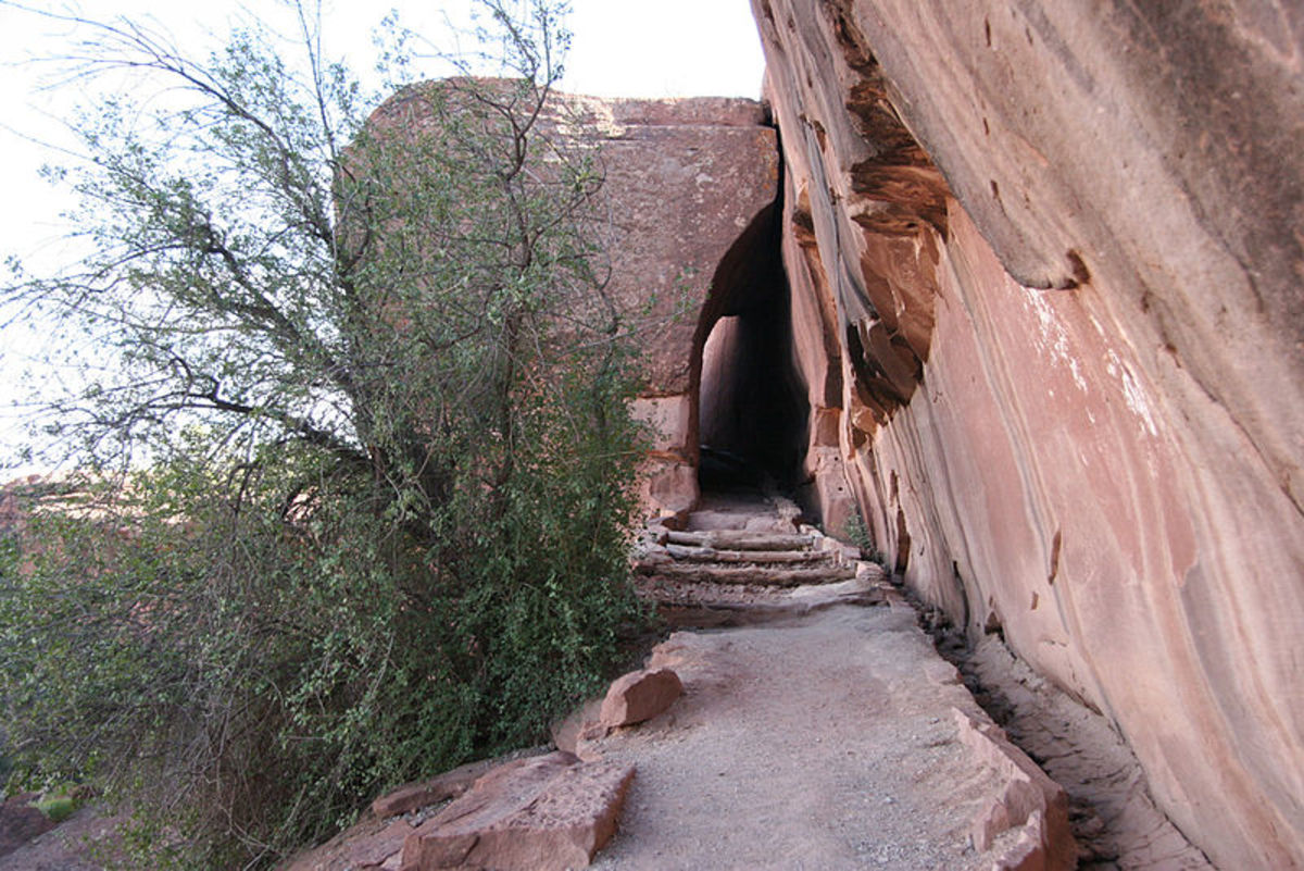 Shinarump Conglomerate. Trail to the White House Ruin. A small tunnel near trailhead.