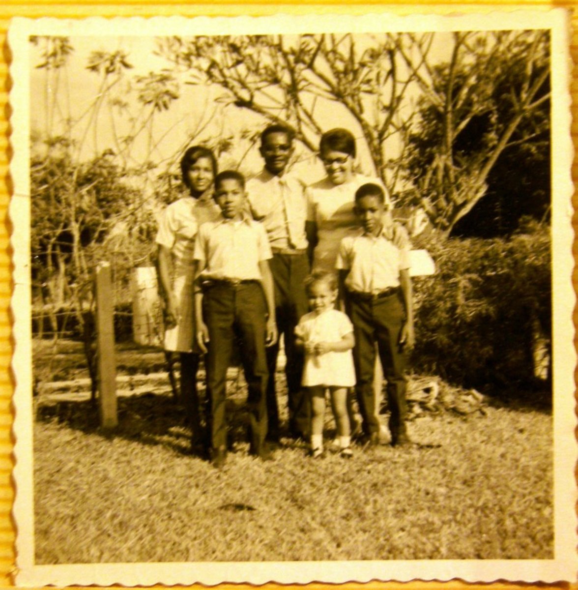 Back row: Ellis Welds (your maternal grandmother,Vincent Roberts (your great-grandfather), Velona Roberts (your great-grandmother....Lucy's daughter). Front row: Grand-uncles Paul and Stan.  That little cutie is me, your Mama.