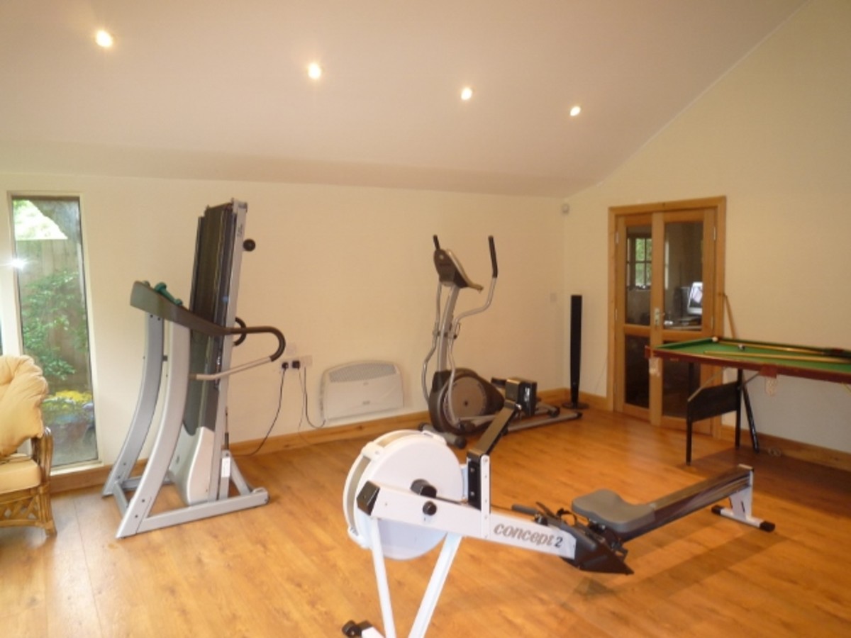 Wood Flooring White Walls in Your Fitness Room - Simplistic Elegance