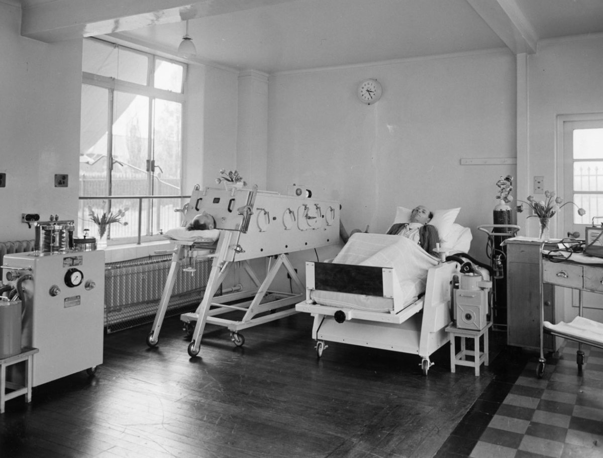 Polio unit in Joyce Green hospital in 1954