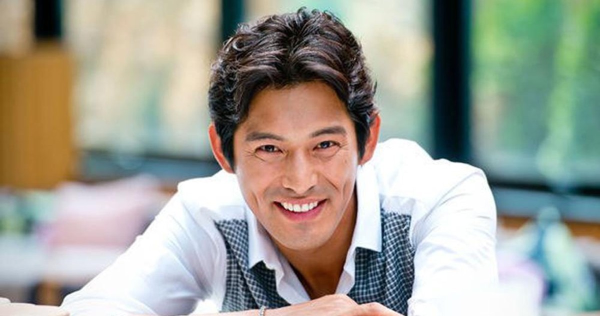 Oh Ji-ho is known for his dimples.