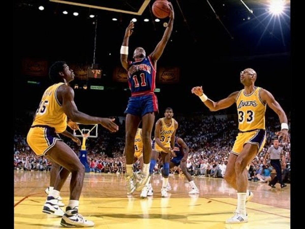 An injured Isiah Thomas helped lead the Pistons to an amazing game 6 victory over the LA Lakers. 