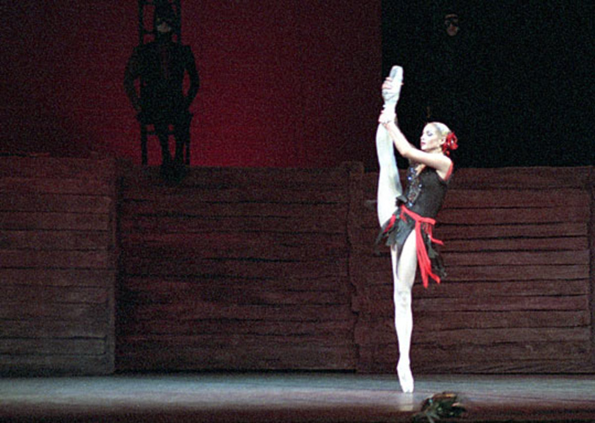 Addams Family porno filmlarini onlayn tomosha qiling Lizzy Anna barcha porno