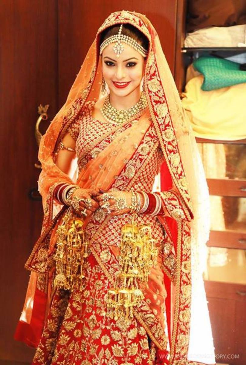 All About Mouni Roy's Bengali Bridal Look In Sabyasachi