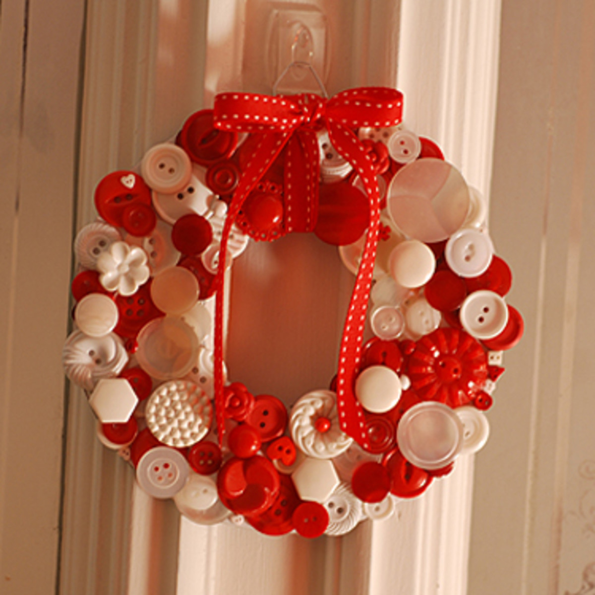 11 Button Wreath Craft Holiday Decorations