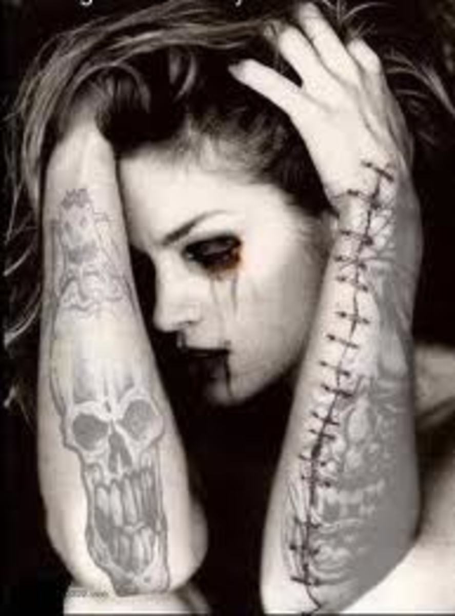 gothic-tattoos-and-meanings-gothic-tattoo-ideas-gothic-cross-vampires-gothic-figures