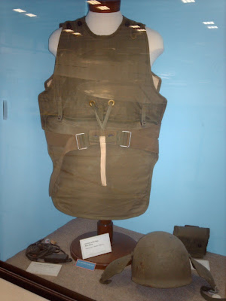 Flak jacket and helmet for high-altitude bomber crew, as displayed in Pima Air Museum, Tucson, Arizona, USA