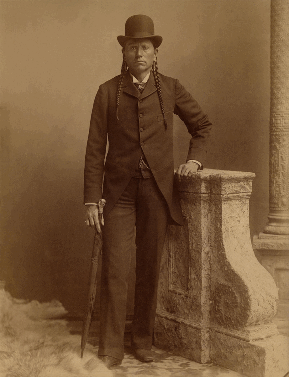 Quanah in business attire in 1890.