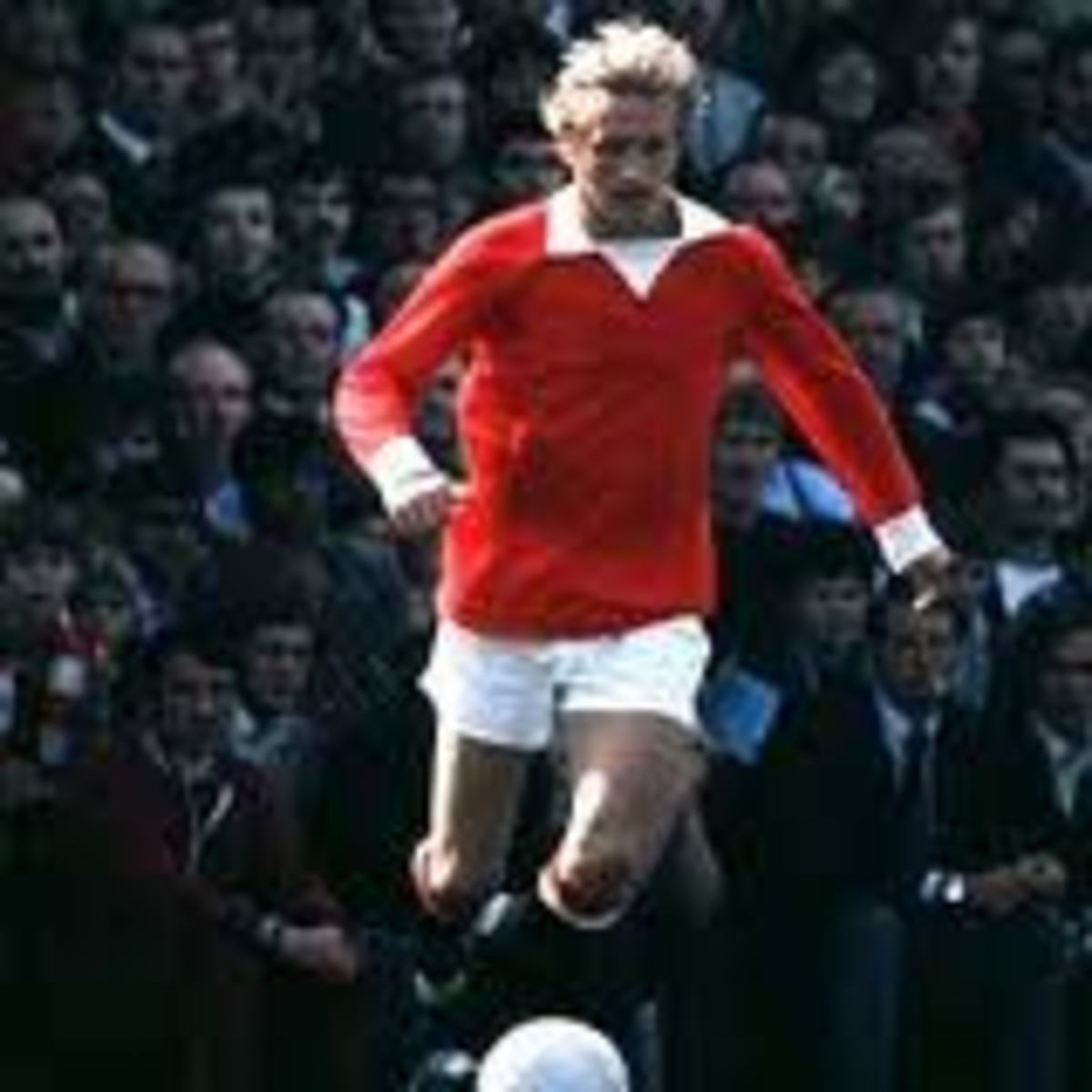 Dennis in action for United.