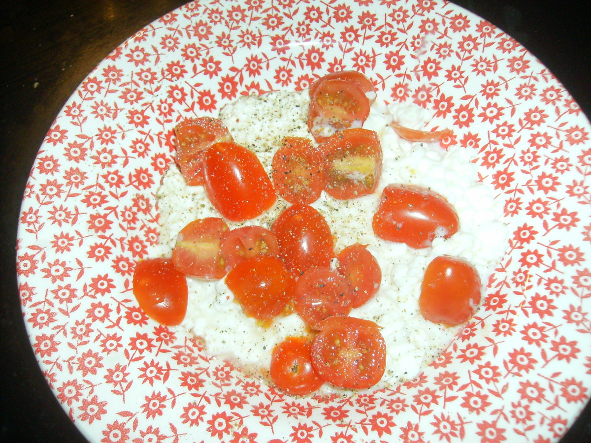 My favorite mixture is cottage cheese with sliced grape tomatoes and ground pepper.