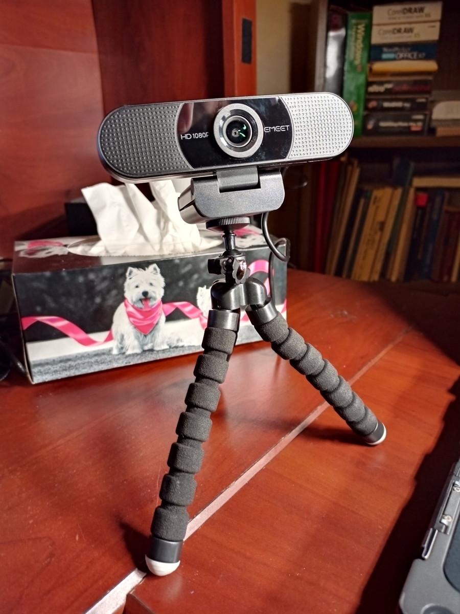This webcam can be mounted onto a tripod