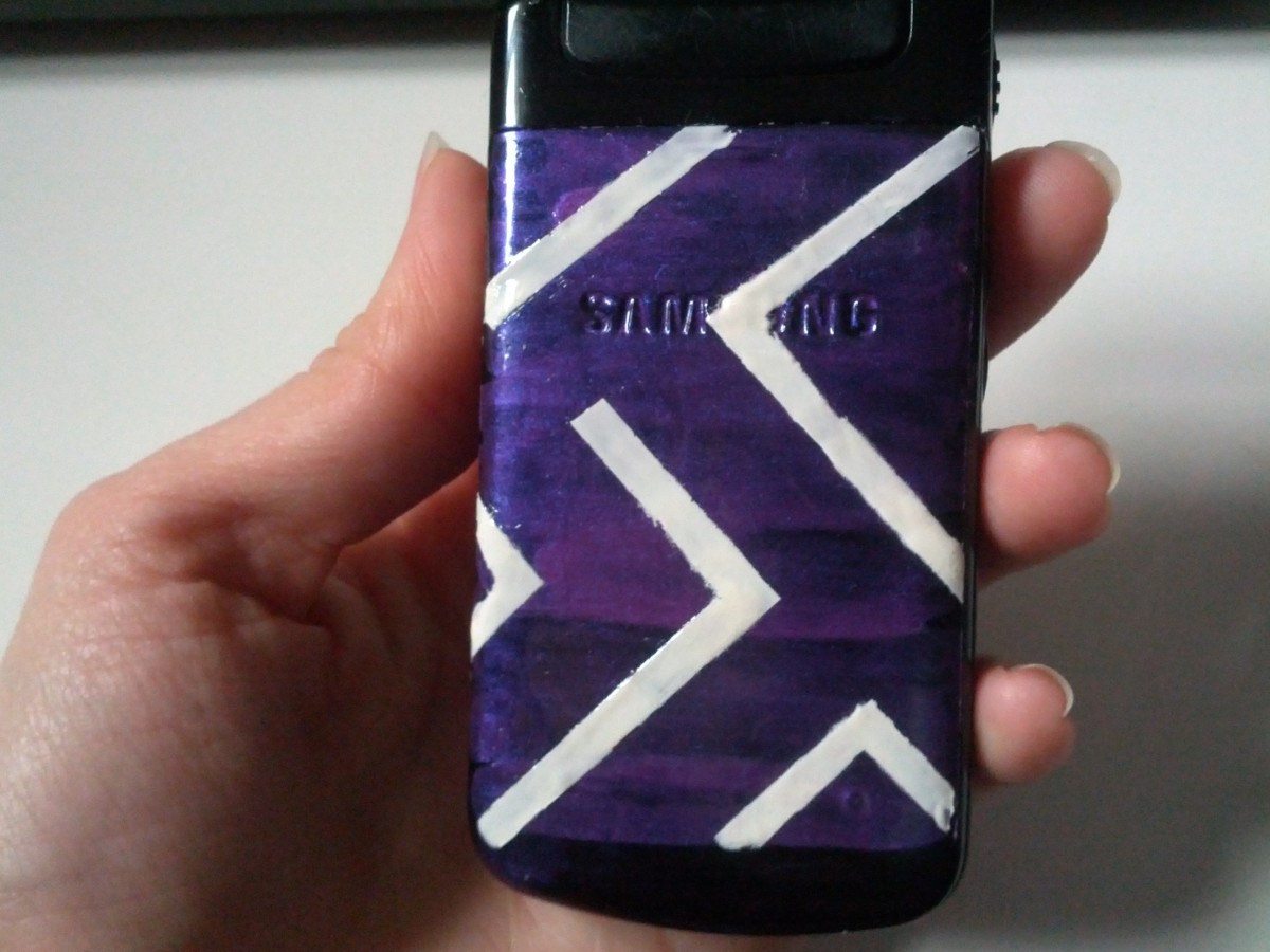 This is the finished product: a cell phone decorated with nail polish.