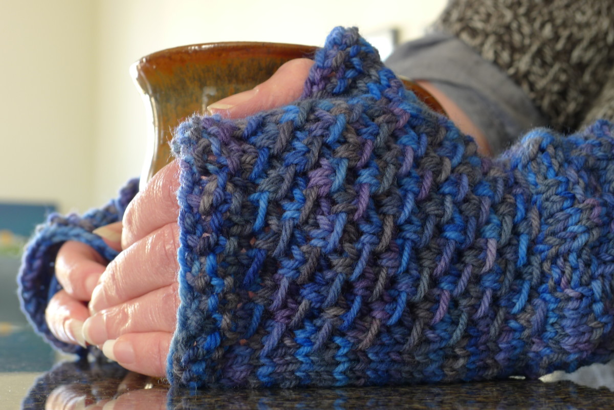 Free Knitting Pattern: Textured Fingerless Gloves or Mitts