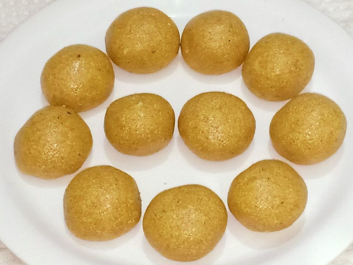 Besan Suji Ke Laddu Recipe (Chickpea Flour Semolina Balls)