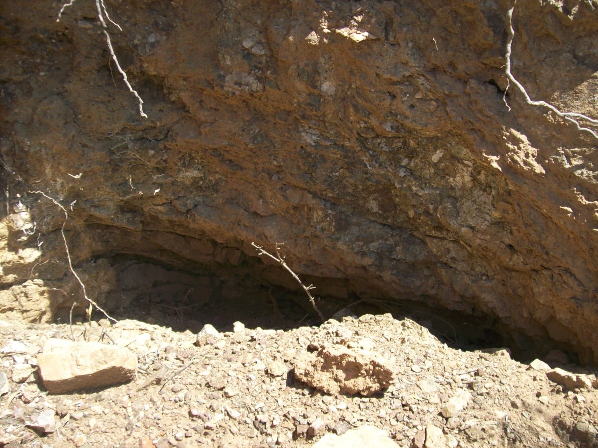 A cutout – this could be natural erosion, but I think from the look of the rock that someone was digging out a quartz stringer.