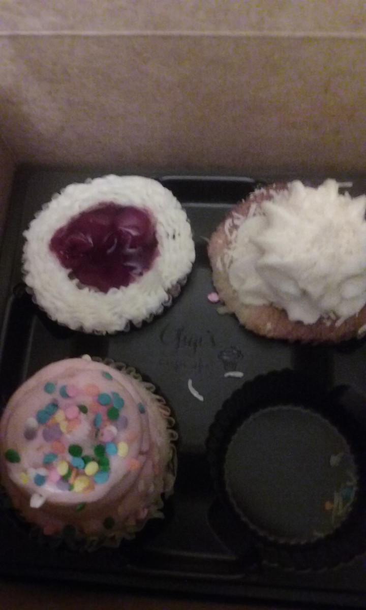 The cupcakes from Gigi's Cupcakes are offered in generous portions. There is a large variety of tasty and generously sized cupcakes to choose from. The selection is very good.