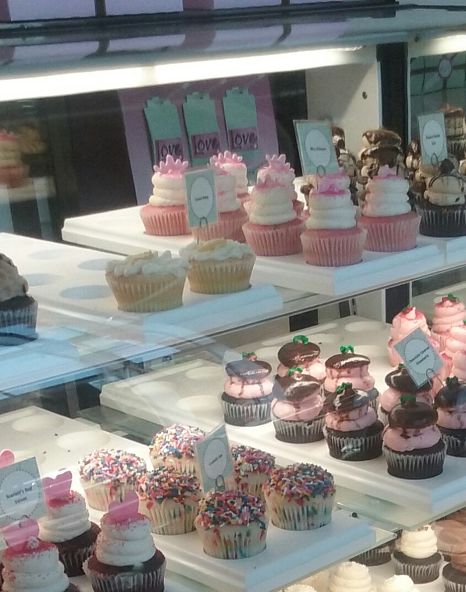 So many cupcakes to see and choose from!