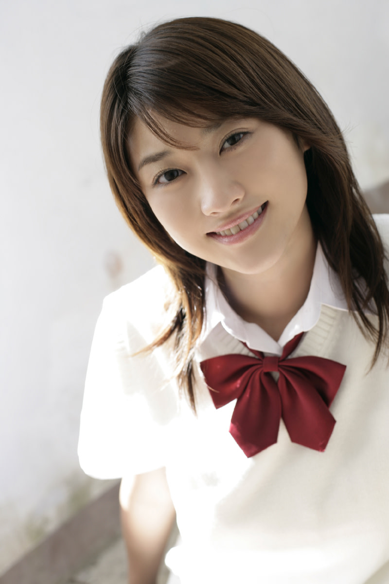 beautiful-japanese-gravure-model-and-actress-mikie-hara