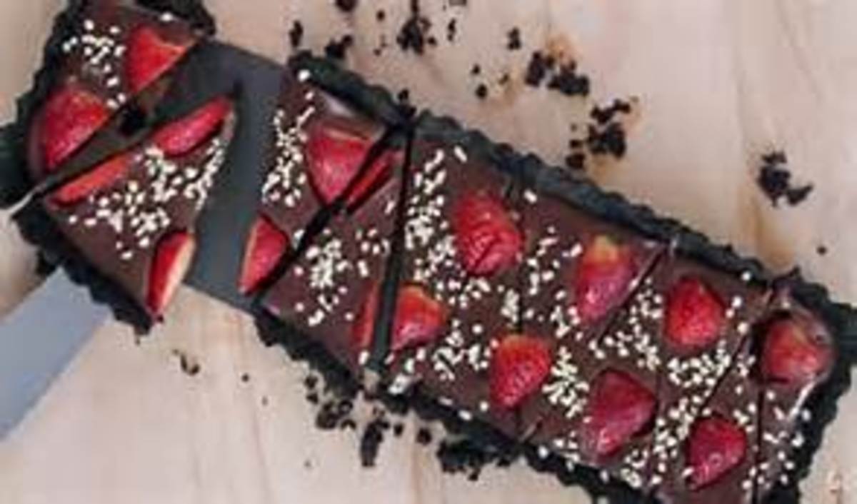 No-Bake Strawberry Chocolate Tart 