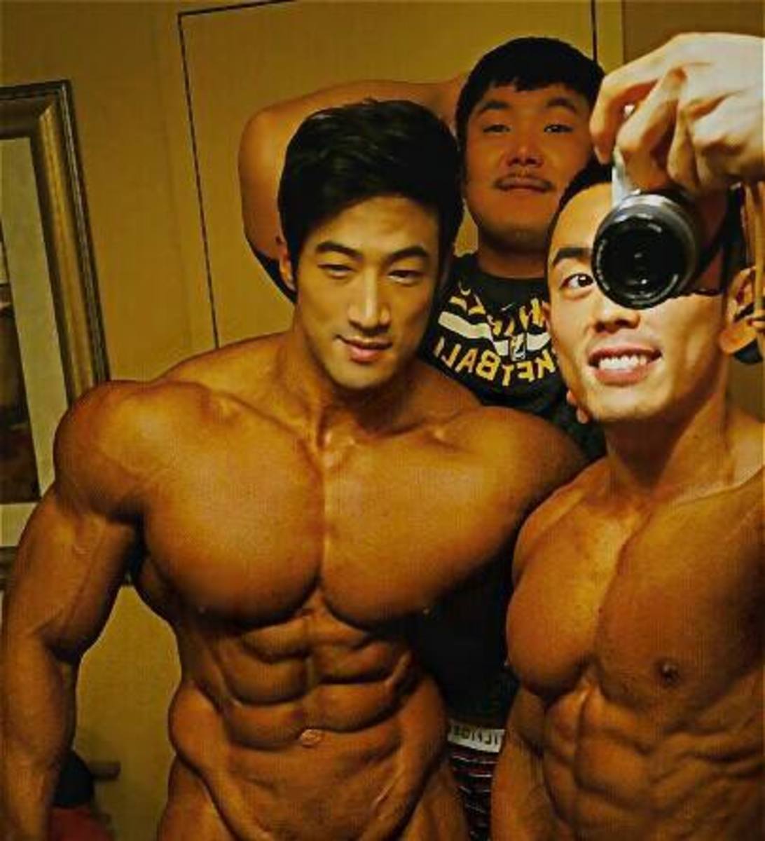 Hwang Chul Soon ödülünü Miami'deki Musclemania Universe World Bodybuil...