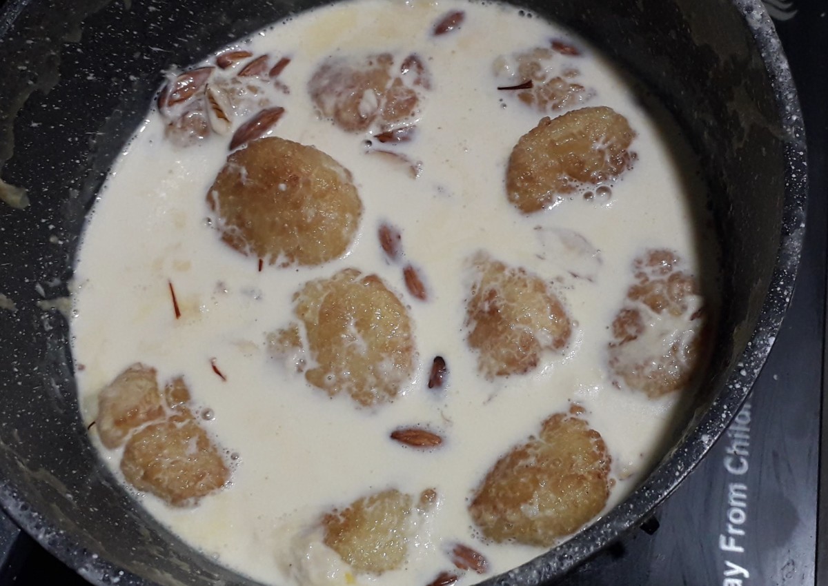 Creamy malai vada tastes best when it is still warm.