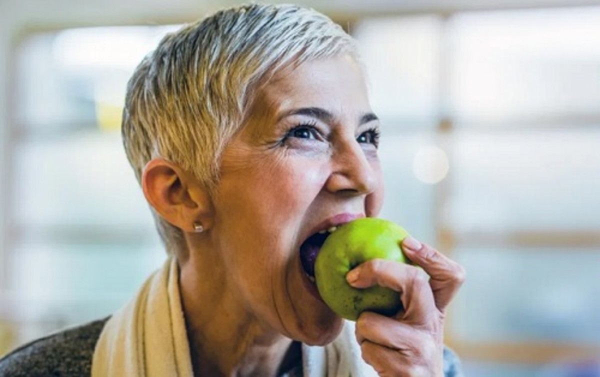 benefits-of-apple-11-outstanding-health-benefits-of-eating-an-apple-daily