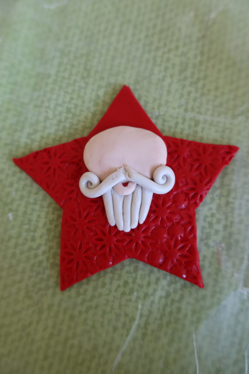 diy-christmas-craft-how-to-make-a-star-shaped-santa-tree-ornament