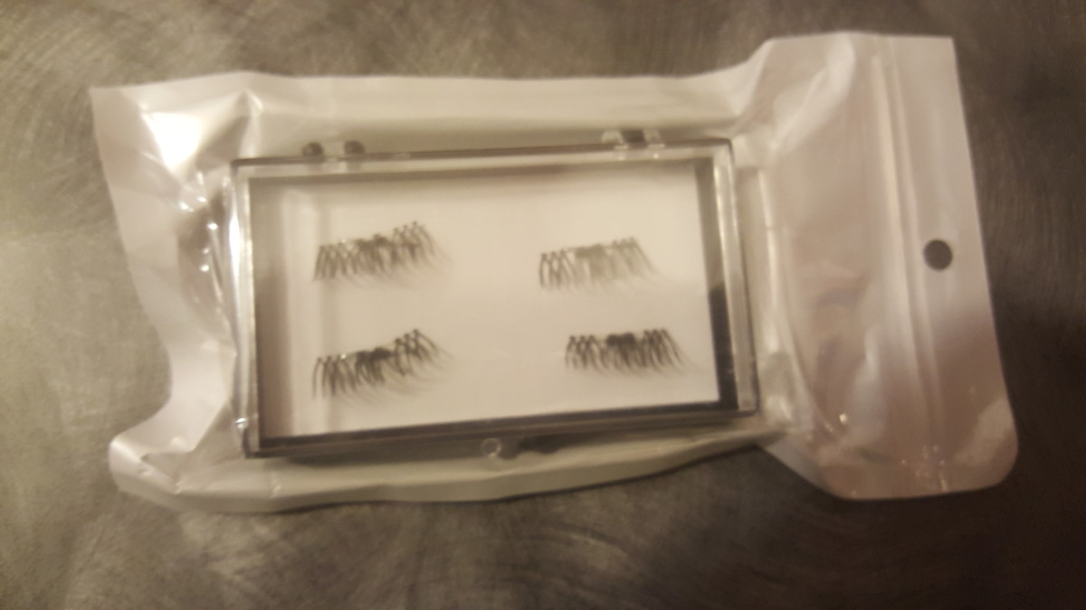 The knockoff eyelashes arrived in a cheap but sturdy plastic case.