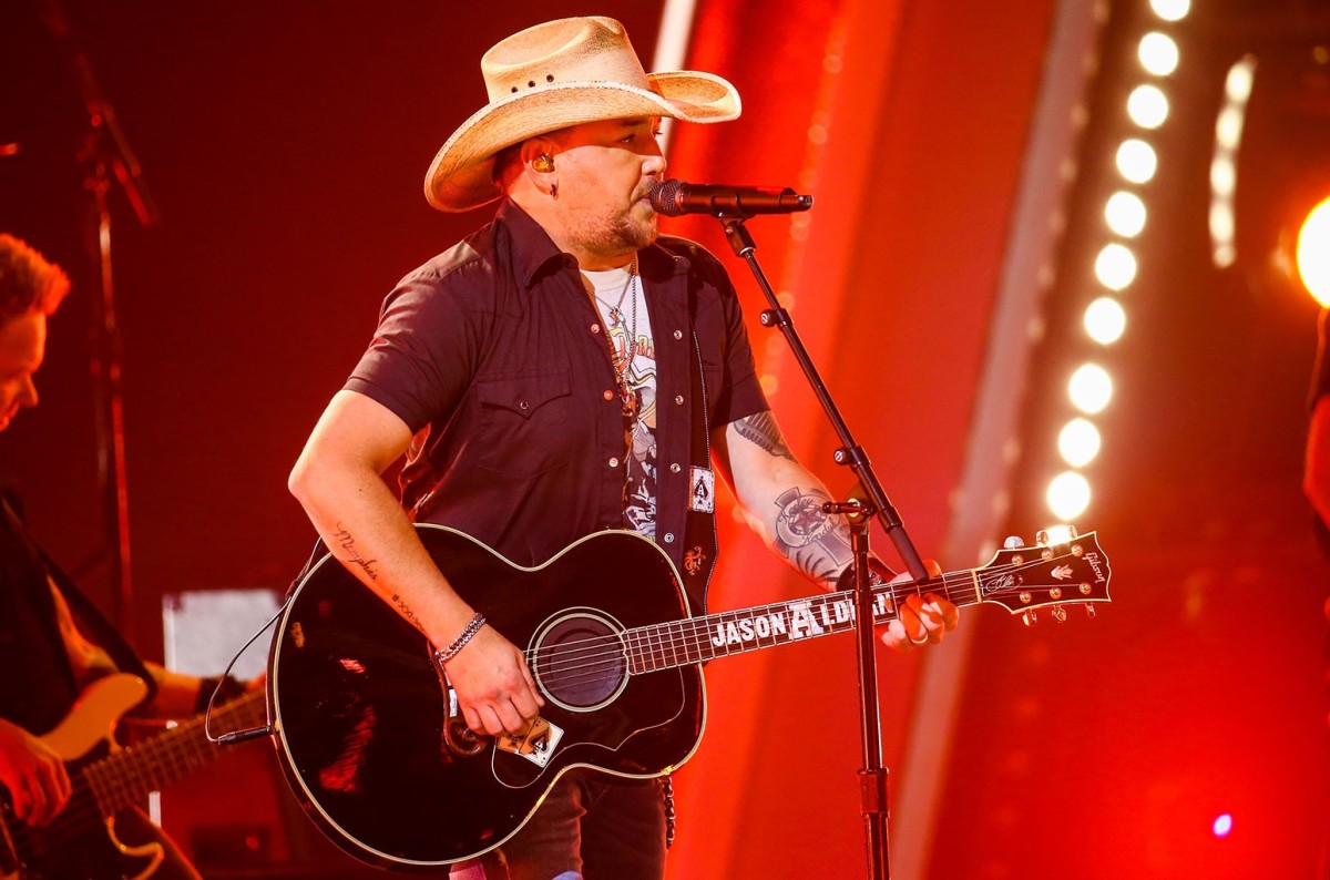 Jason Aldean with a tribute to the late, great Charlie Daniels