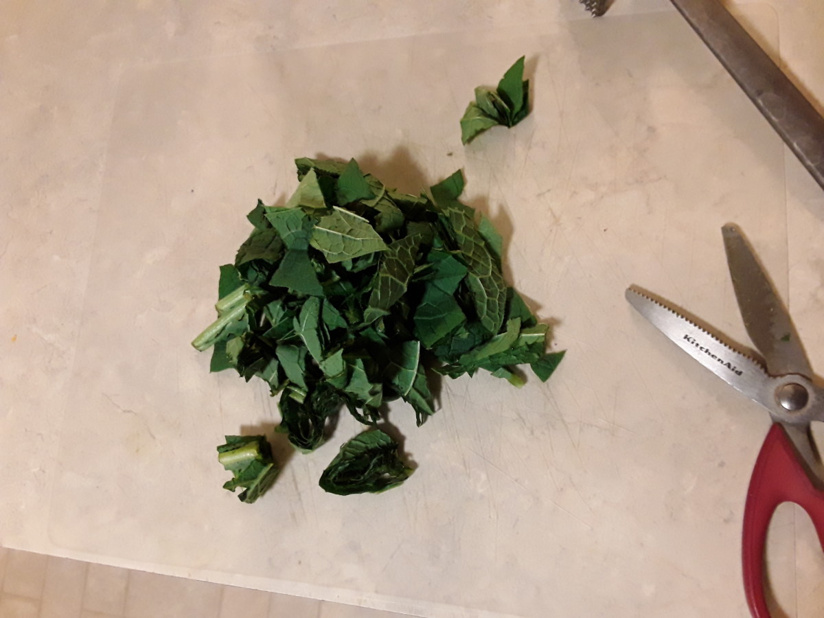 The more finely chopped or cut the leaves, the easier the pounding.