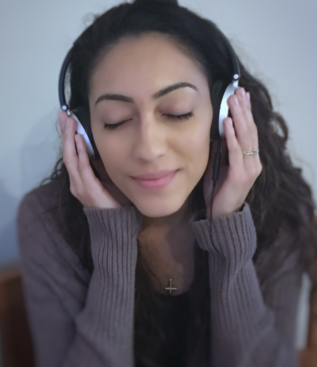 Listening to positive music allows for self-reflection, improving our mood. 