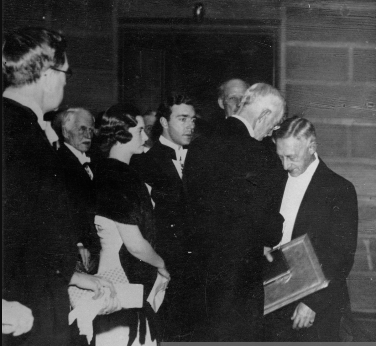 Ivan Bunin receives the Noble Prize by the Swedish King