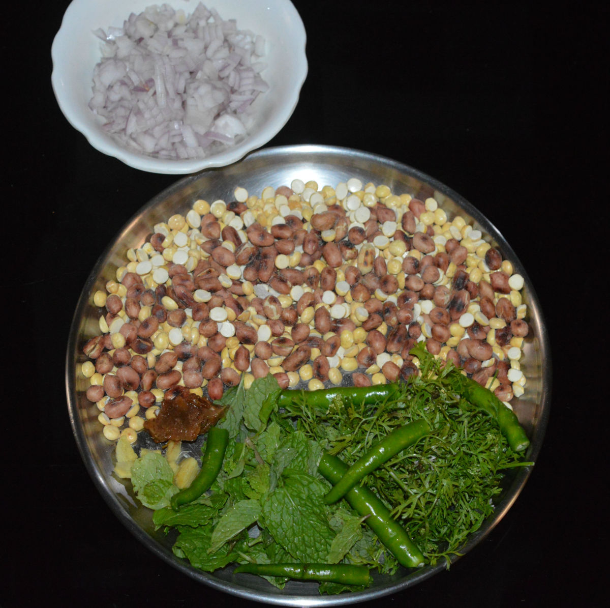 The ingredients for making peanut and fried gram chutney
