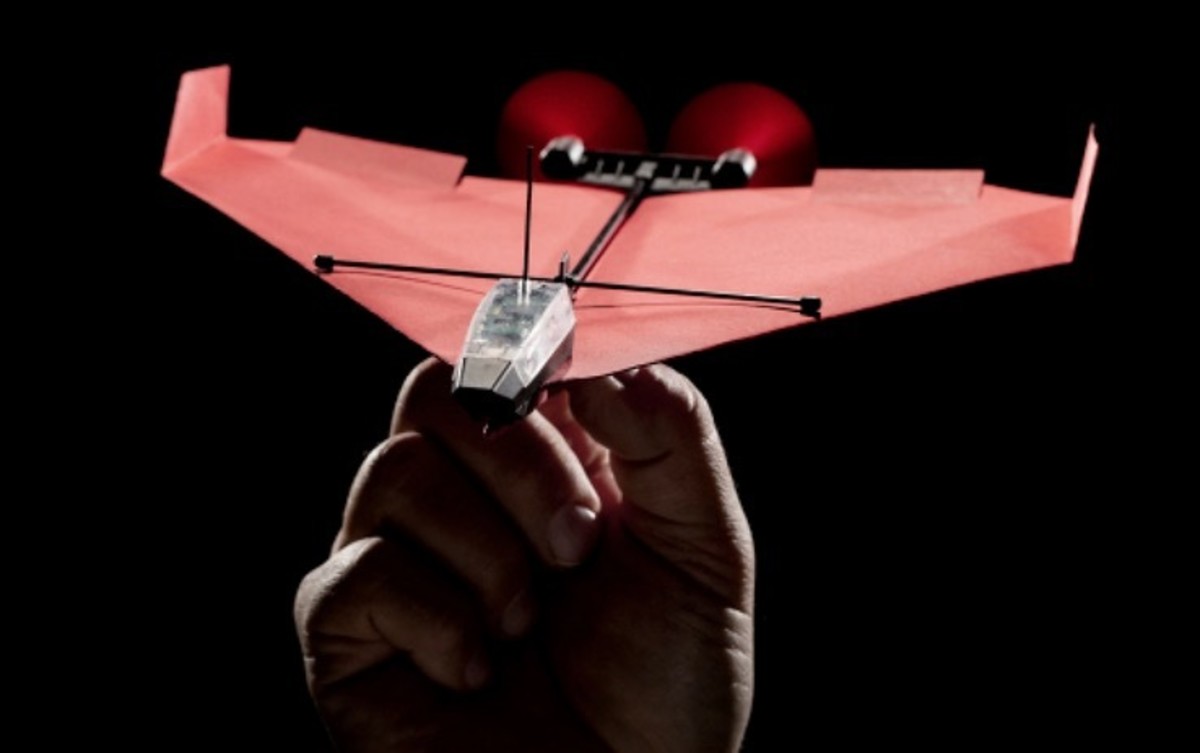 PowerUp 4.0: The First Flight Lets Your Paper Airplane Soar