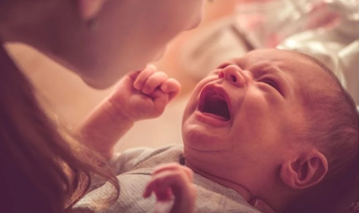 Why is Your Newborn Baby Crying? Know the Reasons and the Ways to Soothe Them