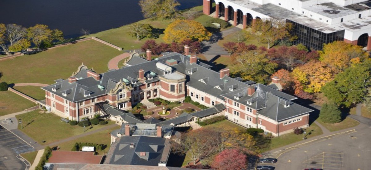 What will of what was the Dowling College campus in Oakdale once